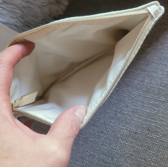 Chanel Coco Mademoiselle beauty pouch - Picture 6 of 6